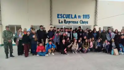 Veteranos de Malvinas visitaron una escuela de La Represa y lo que pasó sorprendió a todos