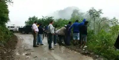 Tragedia en Escaba: motociclista pierde la vida tras despistar y caer por un barranco