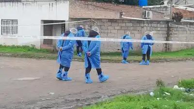 Un joven de 18 años recibió un balazo en el torso y está grave: padre e hijo detenidos