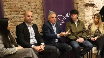 ¿Del aula al concejo? La Libertad Avanza propone que jóvenes de 18 años puedan ser concejales en la provincia