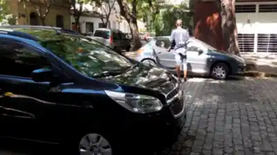 No más trapitos: la nueva ley porteña que promete meter presos a los cuidacoches