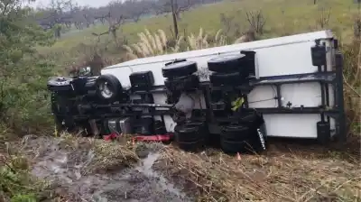 Dos hermanos murieron tras un brutal choque en la Ruta 11: el camión quedó sin ocupantes