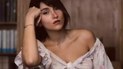 74 latigazos y prohibición de cantar: el duro castigo a una cantante iraní por un concierto sin velo