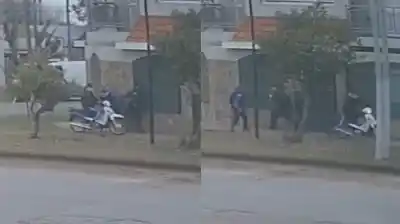 Volvía de la escuela en La Plata y dos motochorros lo atacaron a golpes: la reacción del chico que los dejó con las manos vacías