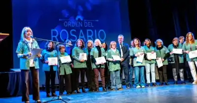 El emotivo reconocimiento de Javkin a las voluntarias de la salud: ¿qué tienen en común sus guardapolvos?
