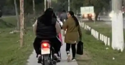 Motociclistas invaden la bicisenda y generan pánico: “Caminen por el pasto”