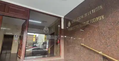 Limpieza en tribunales: perdieron la evidencia clave y se derrumbó el juicio por narcotráfico contra un policía