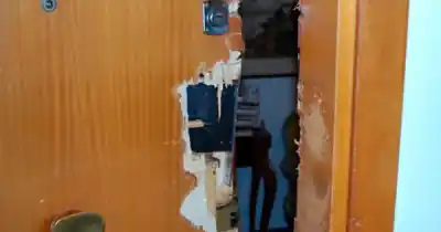 Volvió a su casa y se encontró con la puerta destrozada: el insólito botín que se llevaron los ladrones