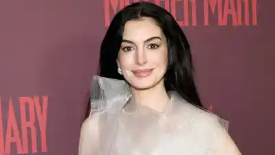 Anne Hathaway lo vuelve a hacer: el tierno video con el que anunció su tercer embarazo