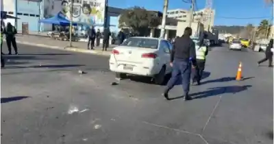 Chocó con su nieto de 3 años: el insólito final de la camioneta en la rotonda del 23 de Agosto