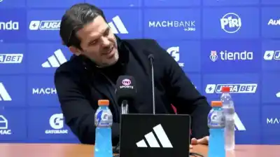 El preocupante momento en la conferencia de Gago que anticipó su internación de urgencia