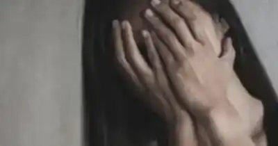 Llegó llorando a la escuela y escribió una nota que heló la sangre de las maestras