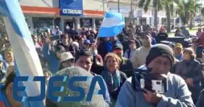 El petitorio que los vecinos de Libertador le plantaron a EJESA en plena marcha