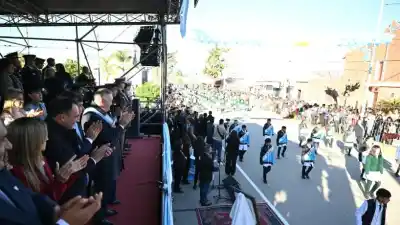 El emotivo acto en Trancas que reunió a más de 30 escuelas: Jaldo encabezó la promesa a la Bandera