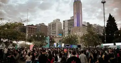 Milei llega a Rosario: el Monumento renovado y una interna que promete ser el centro de la escena