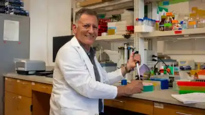 El médico cordobés que lidera en Kansas un proyecto que promete cambiar la anticoncepción masculina