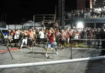 ¡Explosión de furia en Ciudadela! Incidentes tras la eliminación de San Martín
