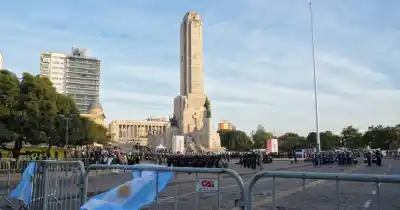 El Monumento se viste de celeste y blanco: seguí en vivo la transmisión de El Tres