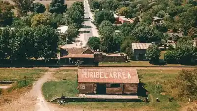 A menos de 80 km de CABA: el pueblo bonaerense que enamora con sus parrillas y su historia