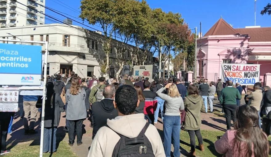 Nueva protesta universitaria se hizo sentir también Junín - Infonoroeste