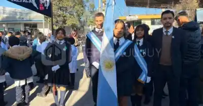 Emoción y orgullo: así vivieron los alumnos jujeños la Promesa a la Bandera