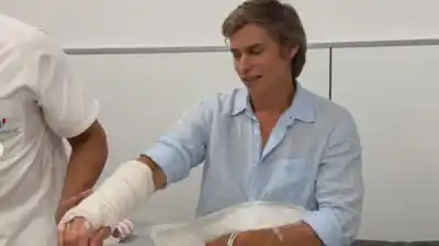 Surfeaba en Madrid cuando una caída le cambió los planes: lo que pasó después sorprendió a todos