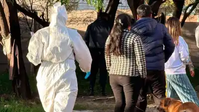 Hallazgo fatal en La Católica: encontraron el cuerpo de un joven en el fondo de su casa