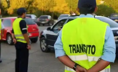 Atención conductores: cortan dos calles clave en barrio Los Ceibos y el colectivo cambia su recorrido