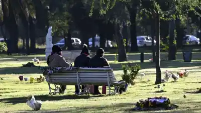 Con frío y emoción: cientos de santiagueños colmaron el Parque de la Paz en el Día del Padre