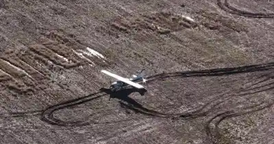 Encontraron una avioneta abandonada en un campo de Cayastacito: la Justicia Federal ya investiga