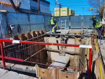 El misterio de los 15 meses: qué pasó con la obra que prometía agua y quedó paralizada en pleno centro de Bahía Blanca