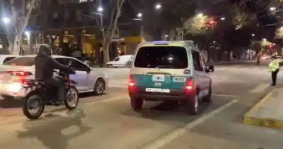 Choque en el ingreso al Centro: dos autos chocaron y el tránsito se volvió un caos