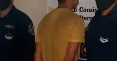 Se sentó en el banquillo: el padre acusado de envenenar a sus mellizas recién nacidas enfrenta su peor momento