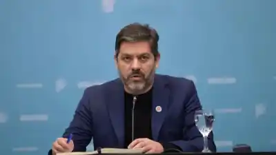 Bianco evitó el cruce con Máximo, defendió a Cristina y dejó en vilo una posible visita de Kicillof