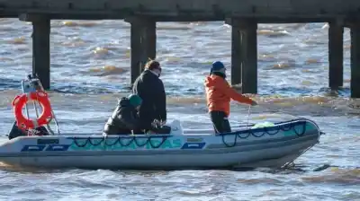 Hallaron una mochila y un tanque de combustible flotando: el giro que cambió la búsqueda de los pescadores