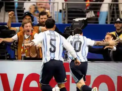 Un periodista de Lobería cubría el Mundial y terminó a centímetros de Messi en pleno festejo