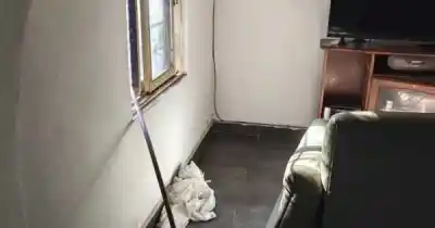 Usó un palo para robar ropa por la ventana: lo atraparon cuando escapaba en Godoy Cruz