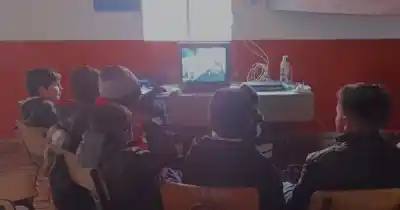 En una escuelita rural de Jujuy, 20 alumnos siguen el Mundial en una tele de 14 pulgadas
