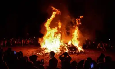 Se enciende la noche: Ingeniero Maschwitz se prepara para la 15° Fogata de San Juan con un ritual único