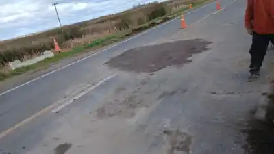 Repararon el pozo de la Ruta 5 en 9 de Julio pero piden máxima precaución