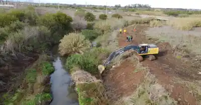 Arranca la limpieza de 14 canales en el sur santafesino: ¿qué localidades se beneficiarán?