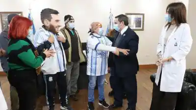 Desayunó con el ministro de Salud y reveló cómo salvó su vida en un hospital público