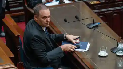 Adorni se planta y dice que sí irá al Senado: contradice a Bullrich en plena interna