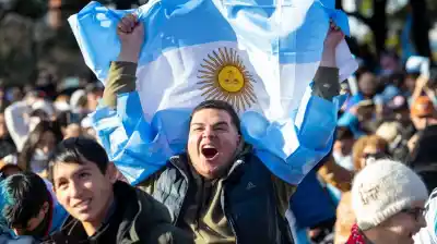 No alcanzaron las picadas: el furor por la Selección vació góndolas y disparó los pedidos de delivery