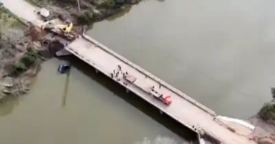 El peligroso obstáculo que escondía el río Carcarañá y que podría haber derrumbado un puente