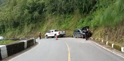 Fin del Mundo: Automovilista impacta contra la montaña