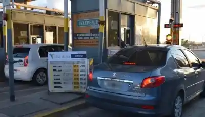 Corte de personal en el peaje de Hinojo: concejales salieron al cruce y denuncian un nuevo golpe al empleo local