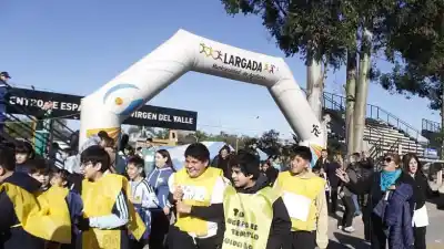 Cerca de 300 chicos corrieron por una causa que preocupa a todos en Aguilares