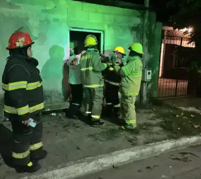 Incendio en Monteros: Hallan a un hombre herido con arma blanca