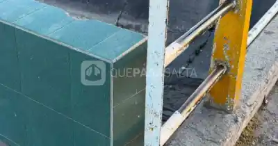 Gritó “no se tiren” y lo que vieron en el canal de la Yrigoyen dejó a todos helados